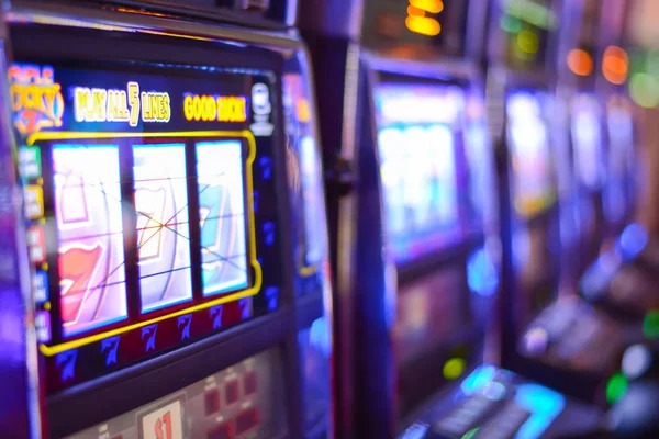 cika4d app interface showing slot games and live casino options